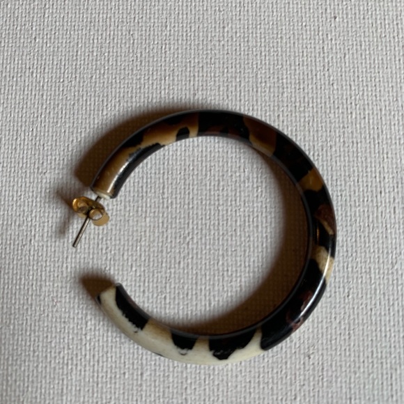 Pony tortoise hide vintage hoop earrings. - Picture 4 of 6
